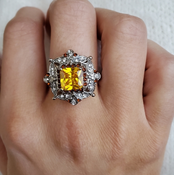 New Gorgeous Citrine Birthstone Ring - Picture 4 of 9